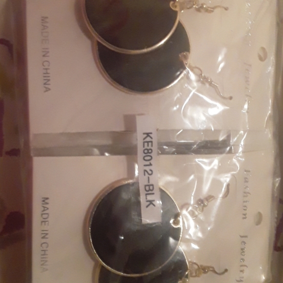 Earrings - Picture 4 of 4